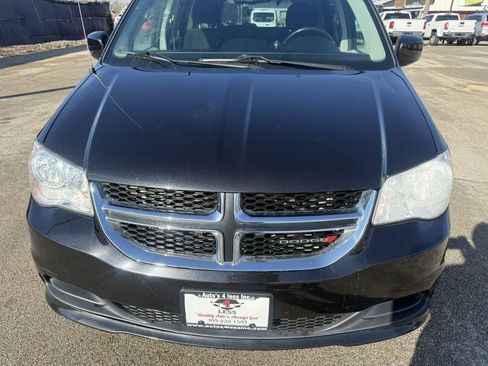 Used 2015 Dodge Grand Caravan SXT w/ UConnect Hands-Free Group FWD image 3