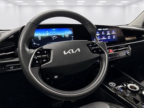 Used 2024 Kia Niro Wave w/ Wave Preserve Package FWD image 19