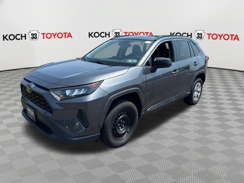 Used 2021 Toyota RAV4 LE AWD/4WD image 3