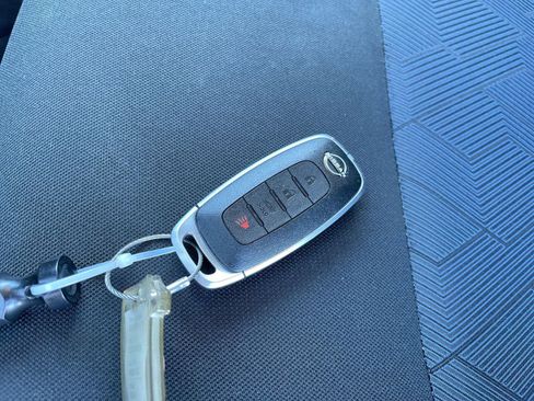 Used 2025 Nissan Versa SV image 21