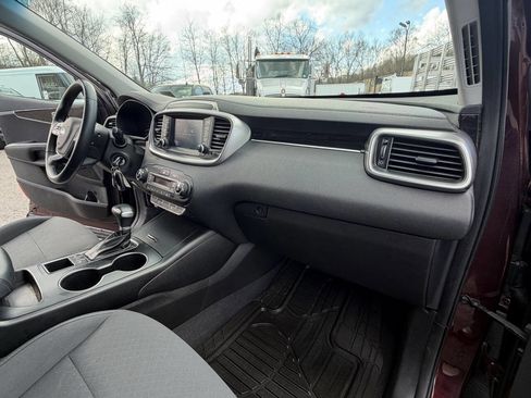 Used 2019 Kia Sorento S image 23