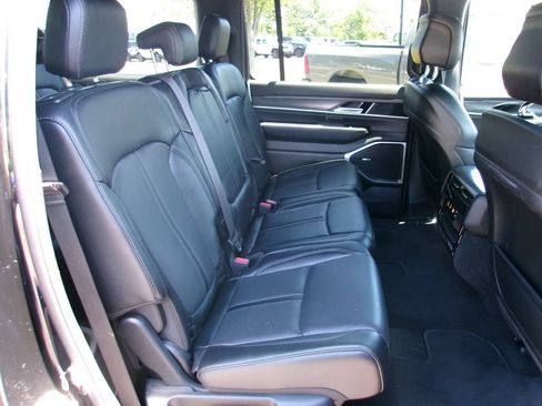 Certified 2024 Jeep Wagoneer L Series II w/ Flexible Seating Group AWD/4WD image 10