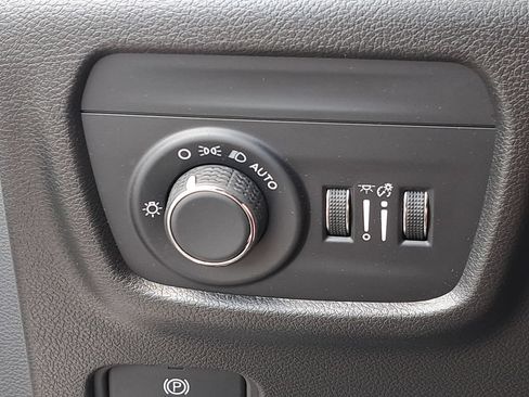 Certified 2024 Jeep Grand Cherokee Altitude AWD/4WD image 24