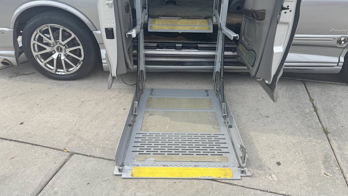 Used 2014 GMC Savana 1500 RWD image 23
