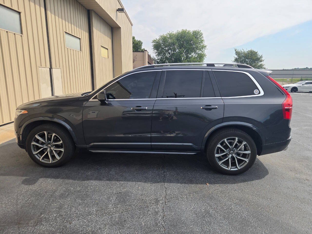 Used 2017 Volvo XC90 T6 Momentum w/ Vision Package AWD/4WD image 9