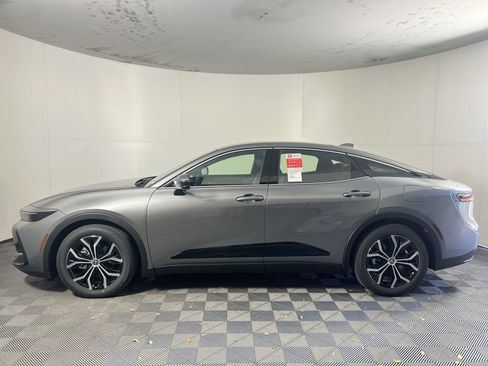 Used 2023 Toyota Crown Limited image 7