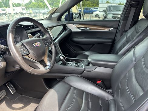 Used 2023 Cadillac XT6 Sport w/ Platinum Package AWD/4WD image 3