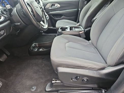 Used 2018 Chrysler Pacifica Touring Plus w/ S Appearance Package FWD image 16