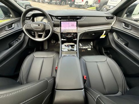 New 2025 Jeep Grand Cherokee L Limited w/ Black Appearance Package image 18