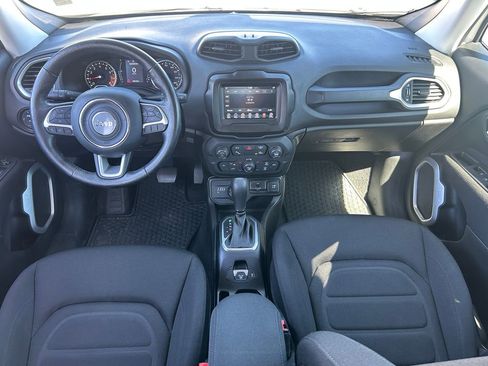 Used 2018 Jeep Renegade Latitude w/ Advanced Technology Group AWD/4WD image 31
