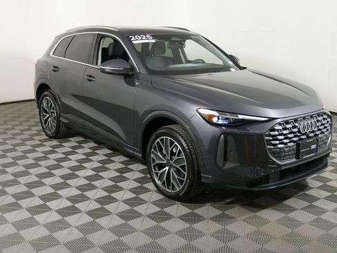 Certified 2025 Audi Q5 Premium Plus w/ Premium Plus image 1