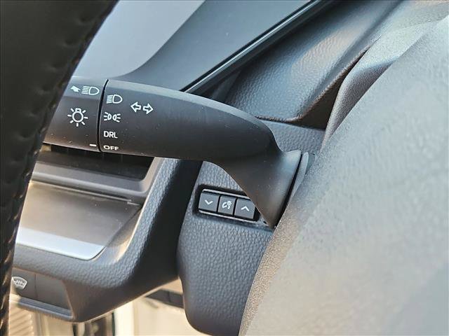 Used 2025 Toyota Prius LE AWD/4WD image 15
