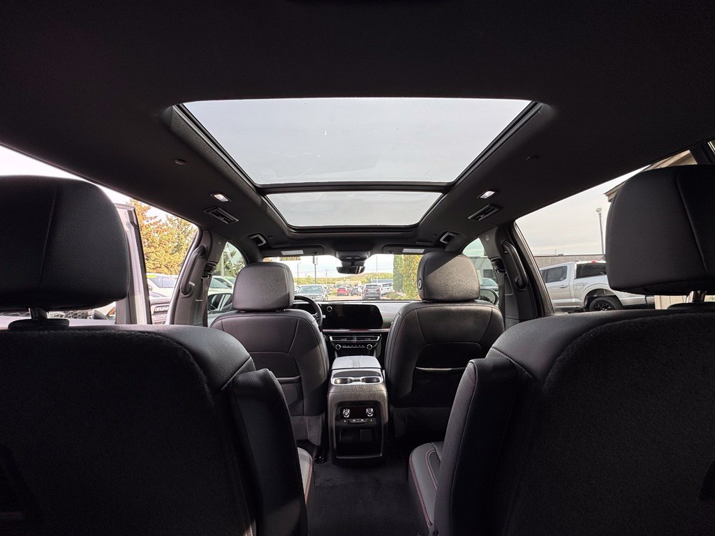 Used 2024 Chevrolet Traverse RS AWD/4WD image 36