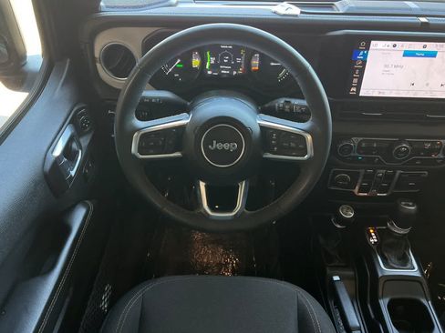 Used 2024 Jeep Wrangler Unlimited Sahara AWD/4WD image 16