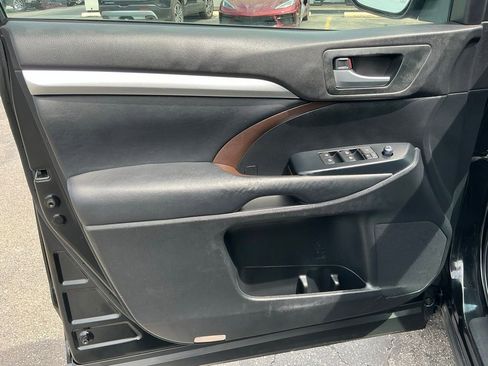 Used 2014 Toyota Highlander XLE AWD/4WD image 26