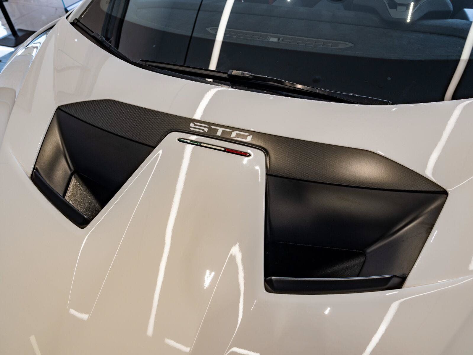 Used 2022 Lamborghini Huracan STO RWD image 27