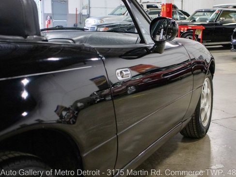 Used 1994 MAZDA MX-5 Miata RWD image 24