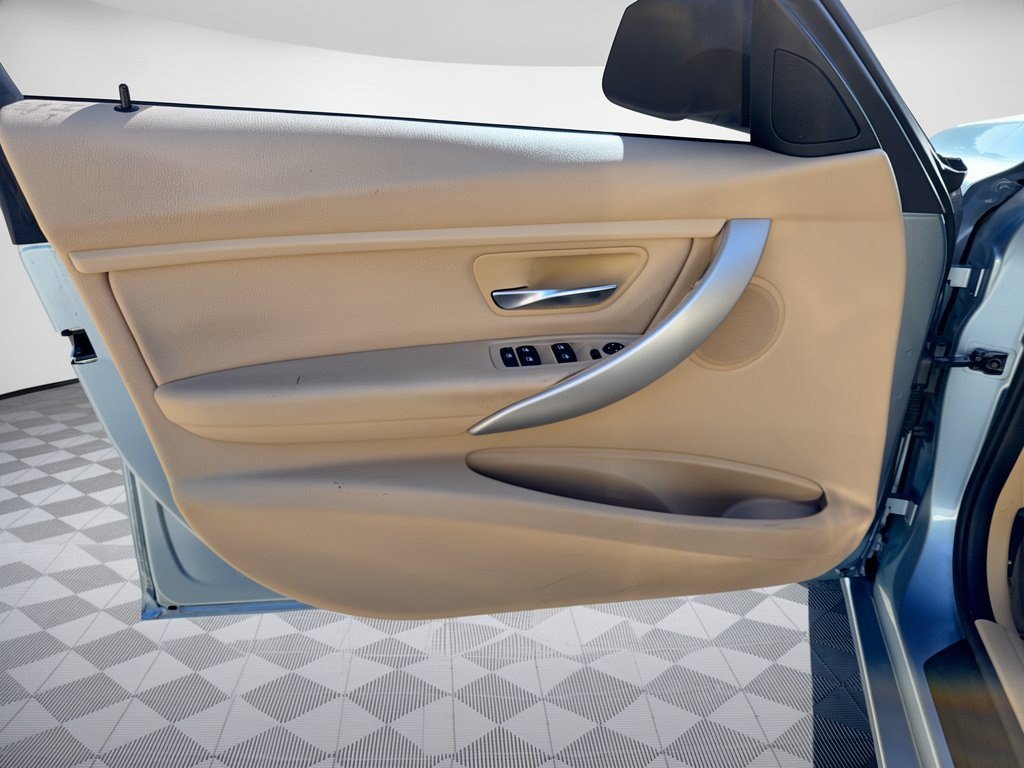 Used 2014 BMW 320i Sedan RWD image 14