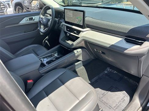 Used 2025 Ford Explorer Active w/ Active Comfort Package image 14