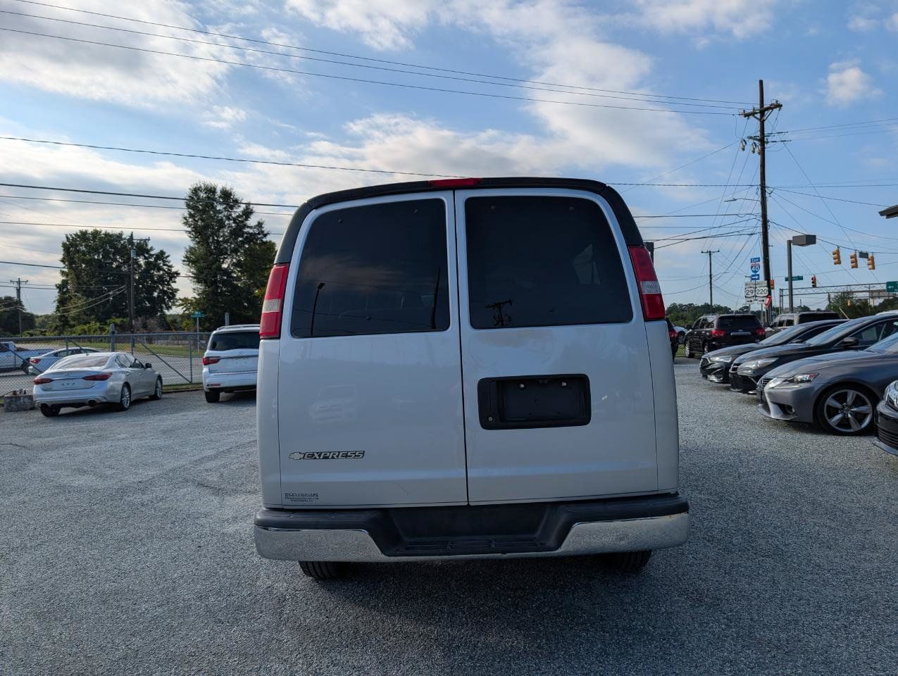 Used 2017 Chevrolet Express 3500 LT w/ LT Preferred Equipment Group RWD image 8