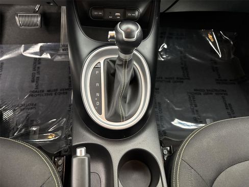 Used 2016 Kia Soul + image 23