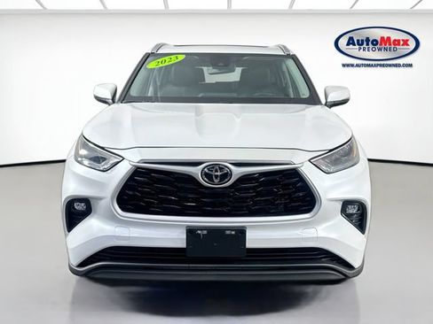 Used 2023 Toyota Highlander XLE AWD/4WD image 7