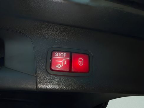 Used 2024 Mercedes-Benz GLS 450 4MATIC image 32