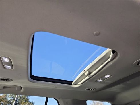 Used 2021 Chevrolet Traverse Premier w/ Redline Edition image 15