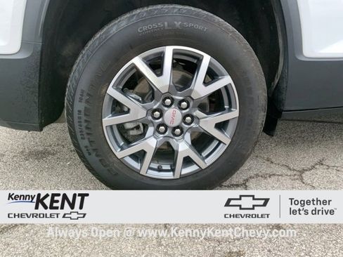 Certified 2023 GMC Acadia SLT w/ Preferred Package image 10