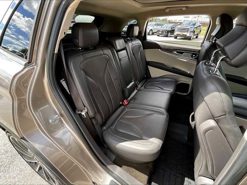 Used 2019 Lincoln Nautilus Reserve image 18