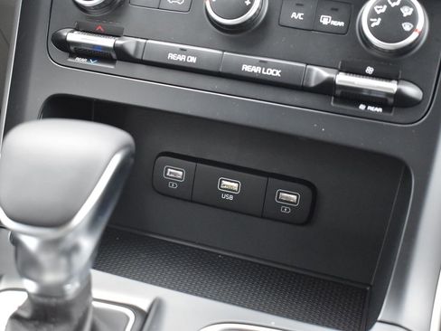 Certified 2024 Kia Carnival LX image 23