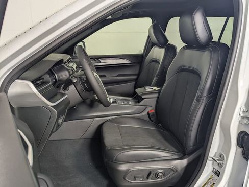 New 2025 Jeep Grand Cherokee L Altitude RWD image 14