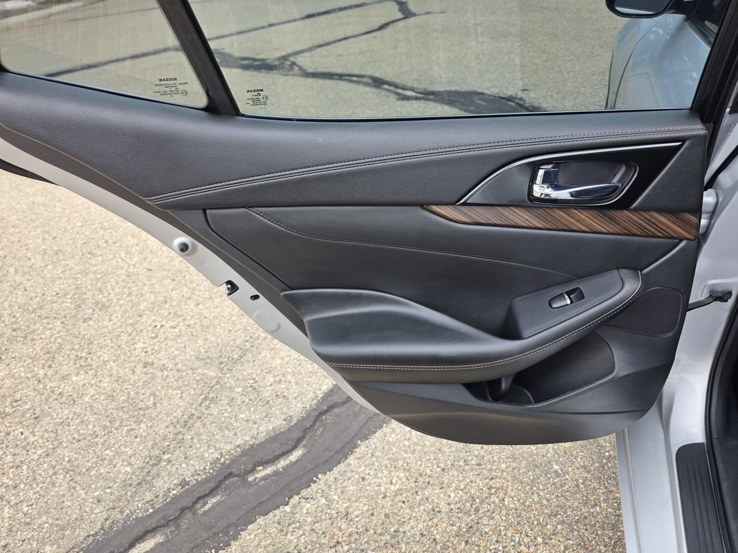 Used 2017 Nissan Maxima Platinum FWD image 16