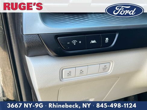 Used 2022 Kia Carnival LX image 16