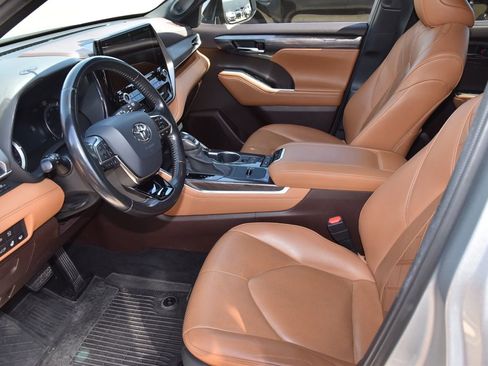 Used 2020 Toyota Highlander Platinum image 9