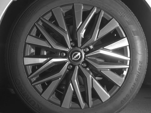 Used 2025 Nissan Altima 2.5 SV image 12