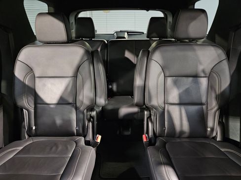 Used 2023 Chevrolet Traverse LT w/ LT Premium Package image 13