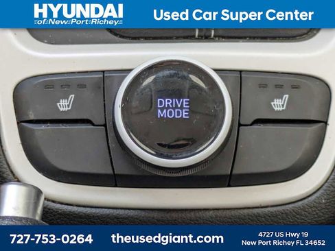 Used 2022 Hyundai Venue Limited FWD image 22