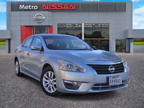 Used 2014 Nissan Altima 2.5 S image 1
