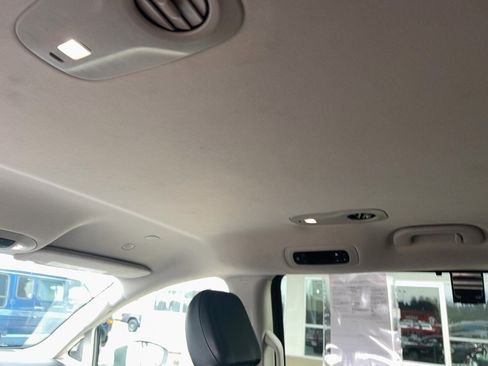 Used 2022 Chrysler Pacifica Touring-L image 25