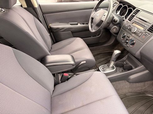 Used 2009 Nissan Versa Hatchback w/ Convenience Pkg FWD image 10
