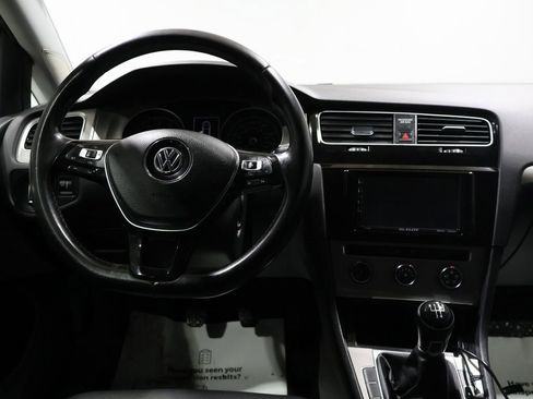 Used 2015 Volkswagen Golf S image 16