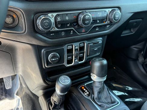 Used 2024 Jeep Wrangler Unlimited Sport AWD/4WD image 21