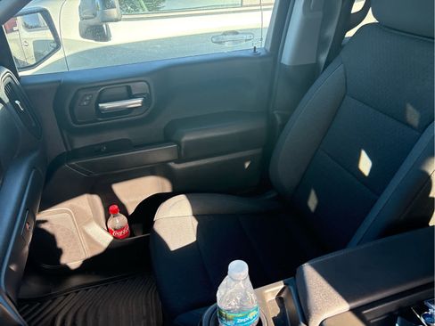 Used 2023 Chevrolet Silverado 1500 Custom image 10