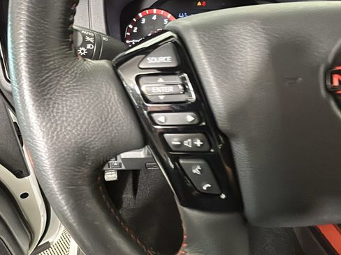 Used 2025 Nissan Frontier PRO-4X AWD/4WD image 18