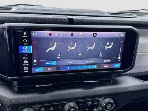 Used 2024 Jeep Wrangler Unlimited AWD/4WD image 12