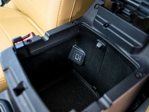 Used 2018 Jeep Wrangler Unlimited Sahara w/ Dual Top Group image 40