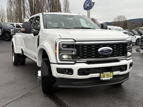 New 2026 Ford F450 Platinum w/ FX4 Off-Road Package image 3