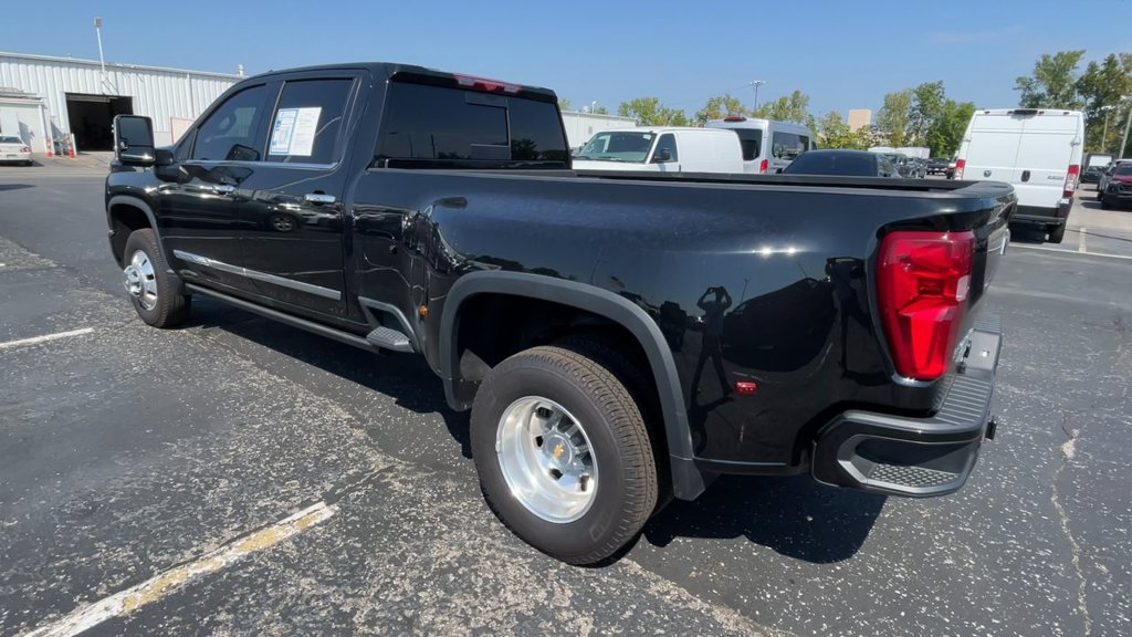 Used 2026 Chevrolet Silverado 3500 High Country w/ Technology Package AWD/4WD image 8