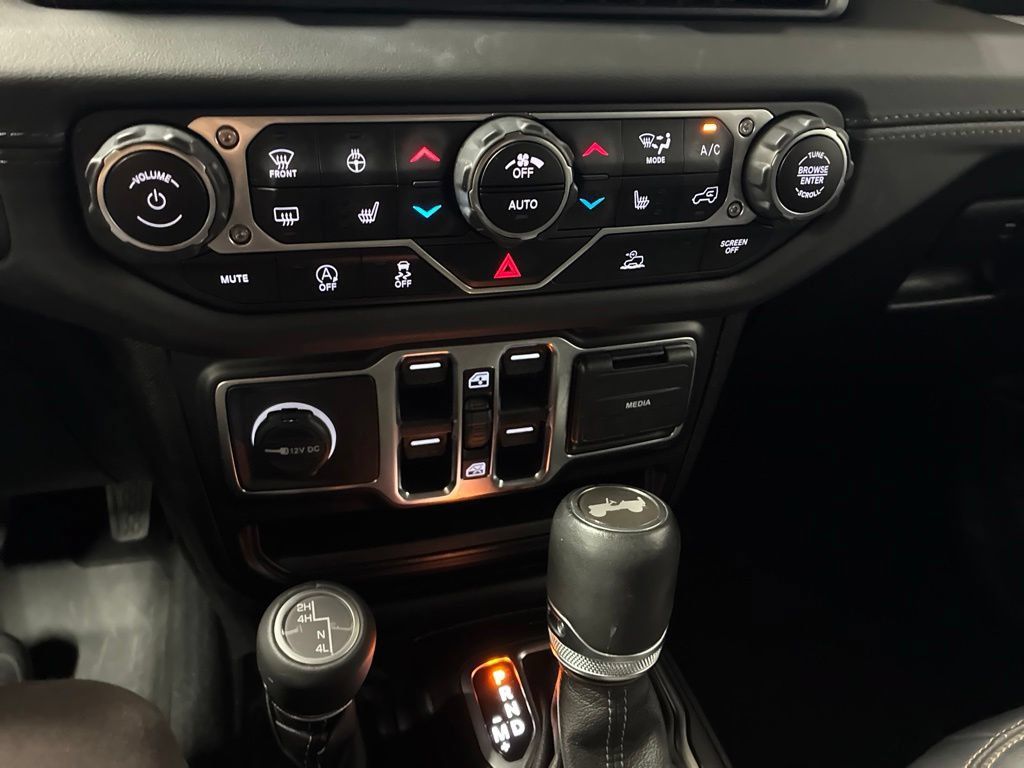 Used 2024 Jeep Wrangler Unlimited Sahara AWD/4WD image 15